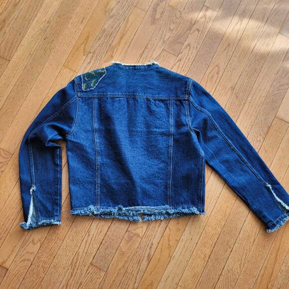 Chemistry Jean Jacket M Fitted Embroidered Rose Frayed 100% Cotton - Picture 11 of 16
